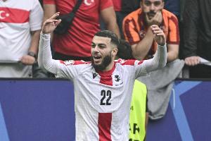 记者：黄潜、布伦特福德有意米卡乌塔泽，黄潜准备报价3000万欧